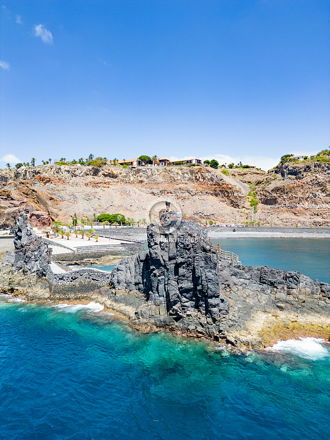 Playa de la Cueva / Monumento de la Antorcha