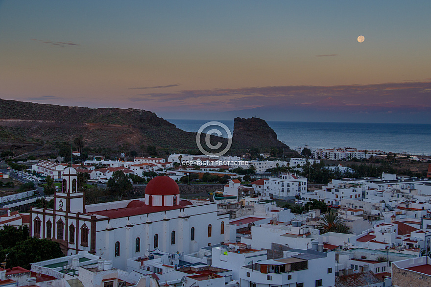 The moon over Agaete