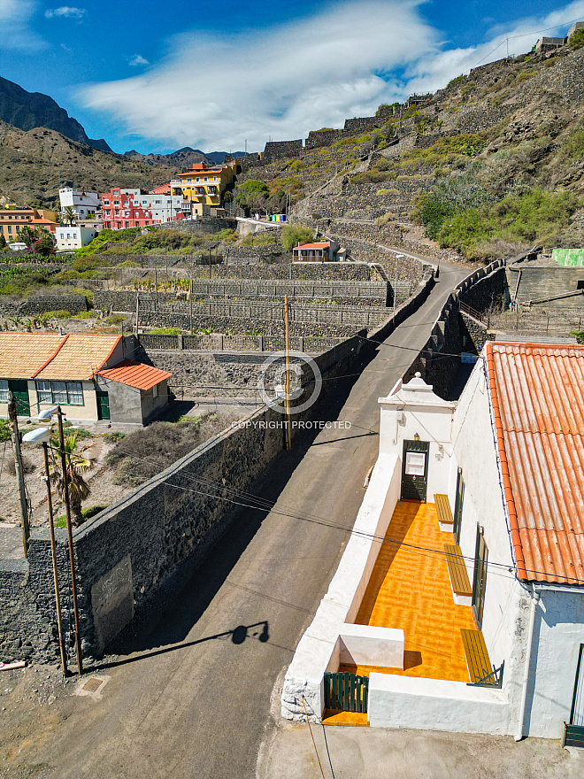 Nave y Ermita en la playa de Hermigua - La Gomera