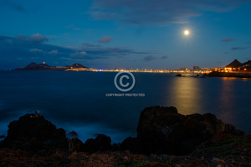 The moon over Las Palmas